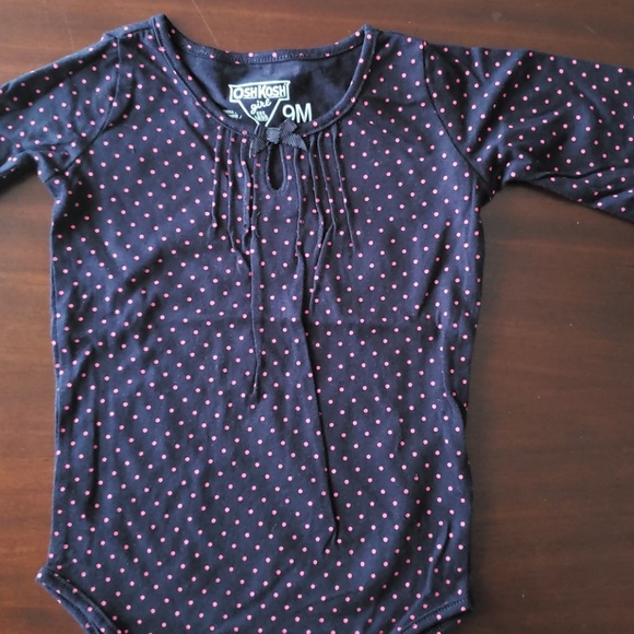 4 Oshkosh B'gosh long sleeve bodysuits - Picture 4 of 5
